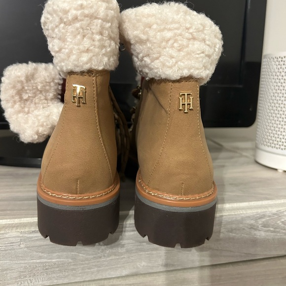 Tommy Hilfiger Tan Shearling-Lined Winter Boots - Picture 3 of 5